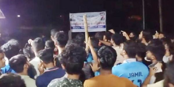 মধ্যরাতে ছাত্রদল ও শিক্ষার্থীদের মধ্যে সংঘর্ষ।